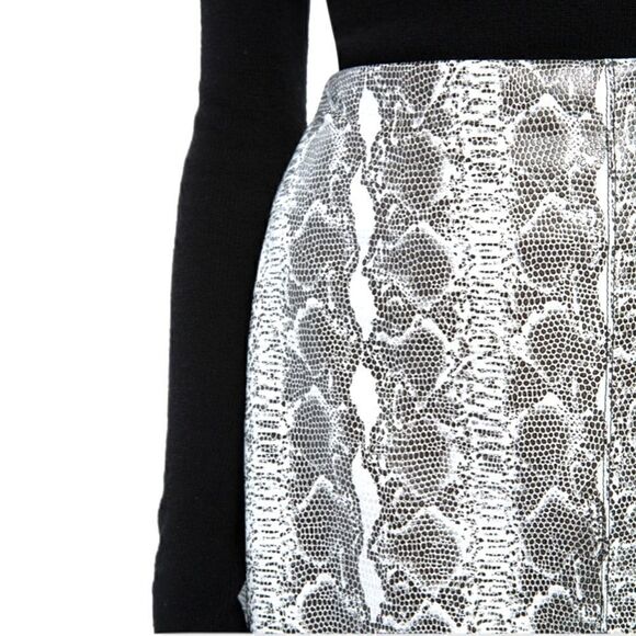 ❤️SOLD❤️Alice + Olivia Lamb Leather Skirt | Size: 6 | - Picture 4 of 10